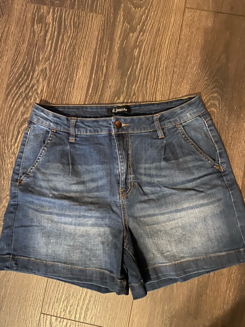 d. jeans Faded Blue Denim Rolled Hem Women's Shorts
